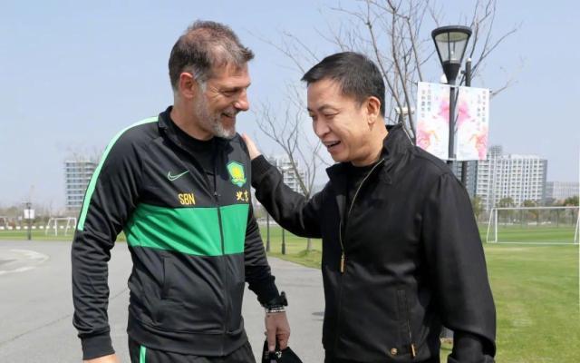 乐鱼体育官方登录网站-周金辉探班国安：继续保持稳定发展 目标仍是冠军